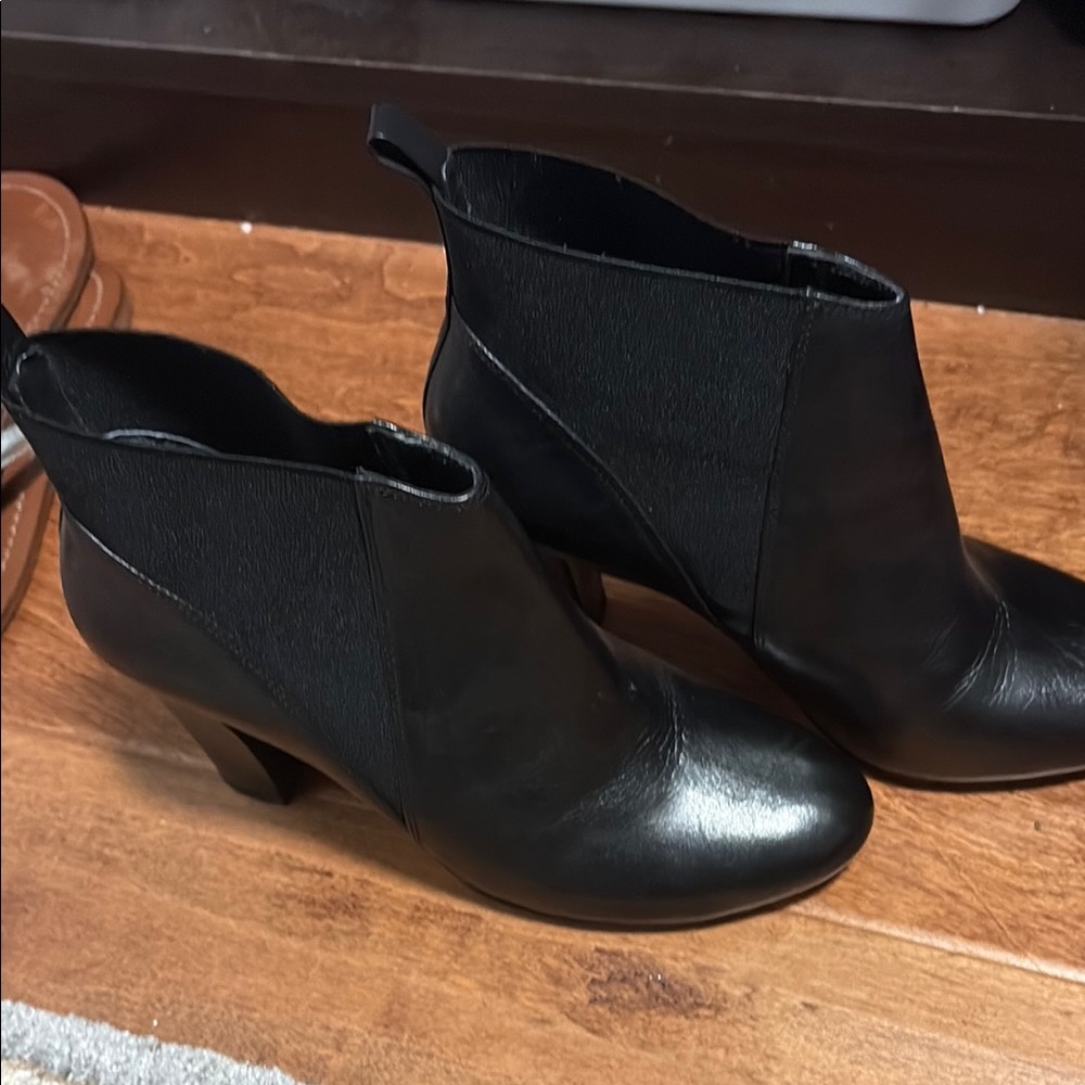 Johnson & Murphy Elegant Black Ankle Boots NWOB